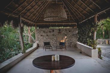 هتل Wakax Hacienda  Cenote & Boutique
