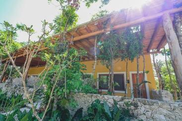 هتل Wakax Hacienda  Cenote & Boutique