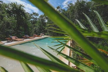 هتل Wakax Hacienda  Cenote & Boutique