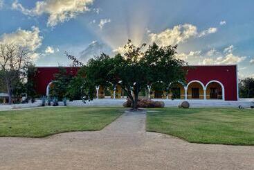 هتل Wakax Hacienda  Cenote & Boutique