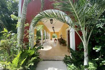 هتل Wakax Hacienda  Cenote & Boutique