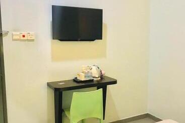 Kozi Hotel   Bukit Indah
