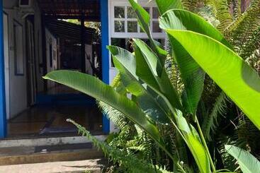 Tropicália Hostel E Pousada