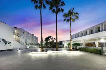 Hotel Aequora Lanzarote Suite ¡Ofertazo! - Puerto del Carmen