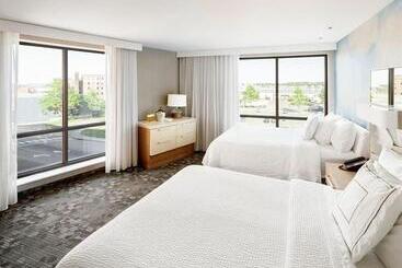 هتل Courtyard By Marriott Portland Downtown/waterfront