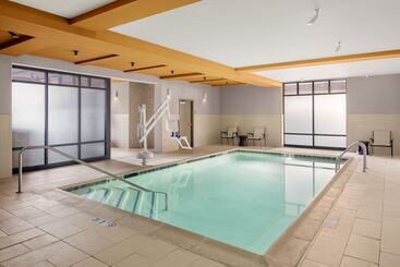هتل Courtyard By Marriott Portland Downtown/waterfront