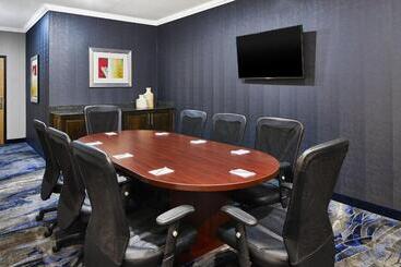 هتل Fairfield Inn & Suites By Marriott Gainesville