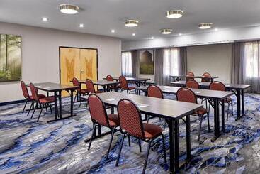 هتل Fairfield Inn & Suites By Marriott Gainesville