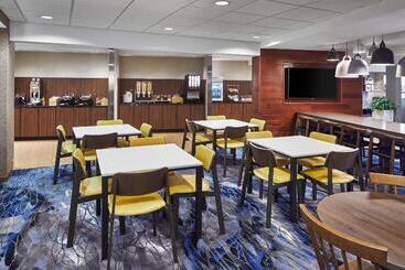 هتل Fairfield Inn & Suites By Marriott Gainesville