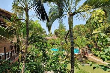 هتل Pousada Arraial Candeia