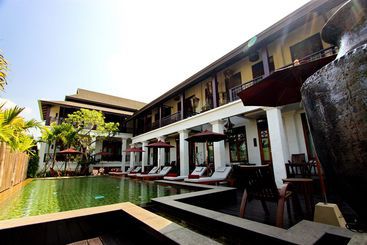 هتل The Balcony Chiang Mai Village