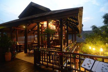 هتل The Balcony Chiang Mai Village