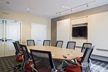 هتل Towneplace Suites By Marriott Dodge City