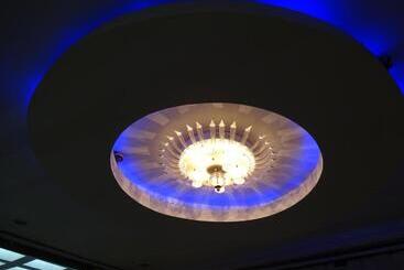 هتل Viraat Inn