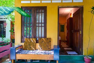 تختخواب و صبحانه Green Orange Villa