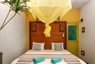 تختخواب و صبحانه Green Orange Villa