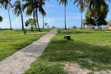 هتل Maisara Mafia Beach Lodge