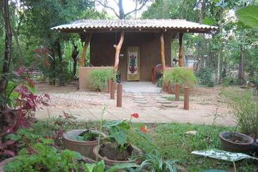 پانسیون Dinuka Village