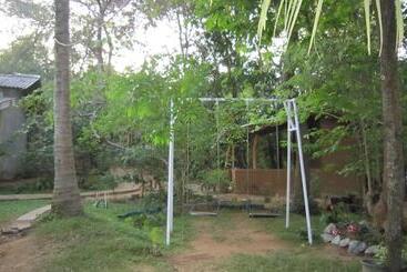 پانسیون Dinuka Village