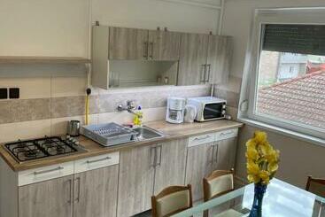 پانسیون Pingvin Cukrászda Apartman Felső Szint