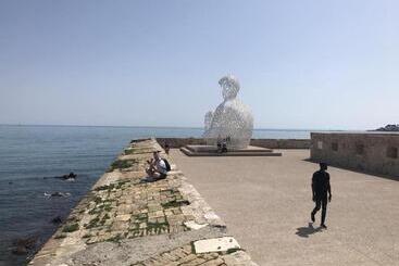 Sleep In Antibes City Port