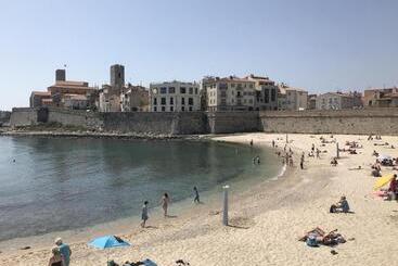 Sleep In Antibes City Port
