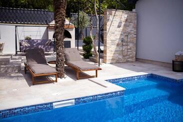 Villa View Mostar With Jacuzzi & Seasonal Heated Pool