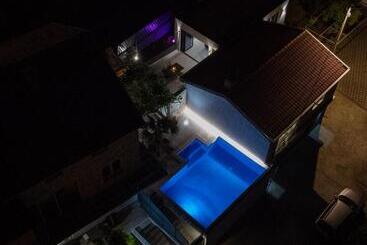 Villa View Mostar With Jacuzzi & Seasonal Heated Pool