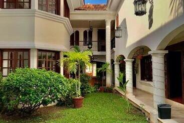 تختخواب و صبحانه Villas Segovia Hotel Boutique & Suites