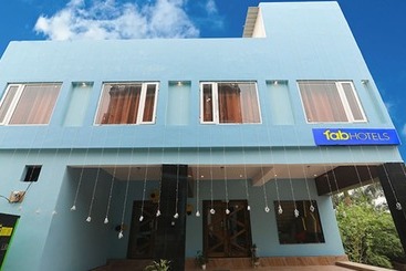 Fabhotel Blueark