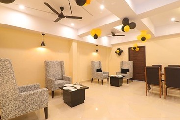 Fabhotel Blueark