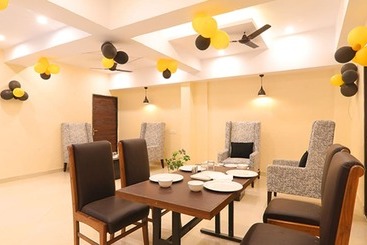 Fabhotel Blueark