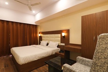 Fabhotel Blueark