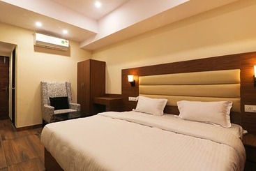 Fabhotel Blueark