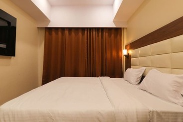 Fabhotel Blueark