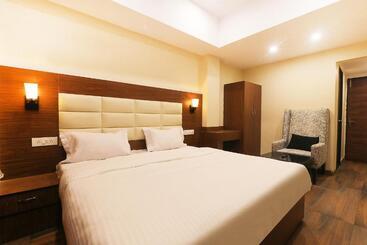 Fabhotel Blueark