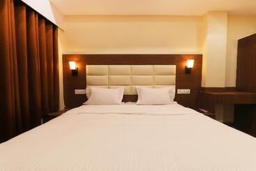 Fabhotel Blueark