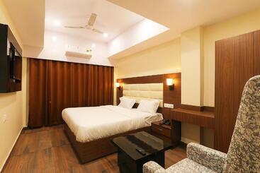 Fabhotel Blueark