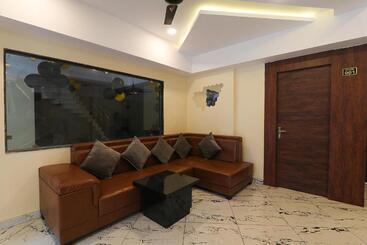 Fabhotel Blueark