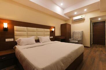Fabhotel Blueark