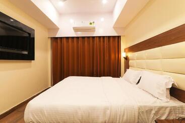 Fabhotel Blueark