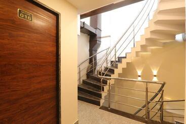 Fabhotel Blueark