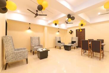 Fabhotel Blueark