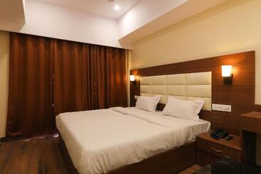Fabhotel Blueark