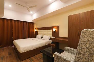 Fabhotel Blueark