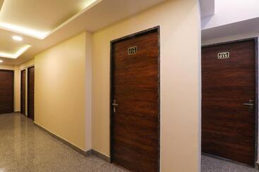Fabhotel Blueark