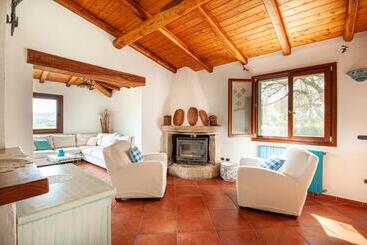 דירות לתיירים [villa Con Piscina] Nelle Colline Della Gallura