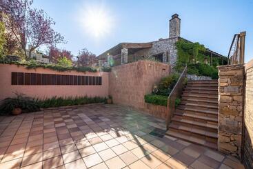 El Clos 4