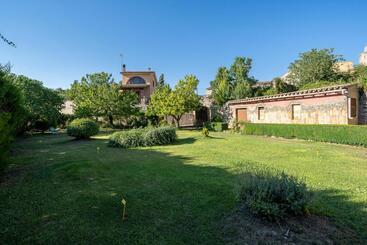 El Clos 4