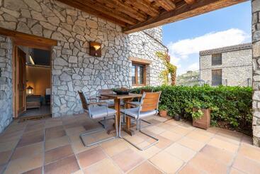 El Clos 4
